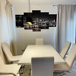 Gracehomes - 6 With Parking - Up To 10 Guests - Large Group & Family Welcome