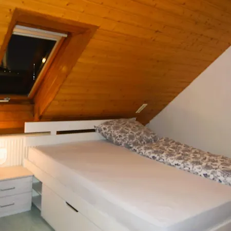 Gracehomes - 6 With Parking - Up To 10 Guests - Large Group & Family Welcome *