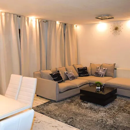 Apartmán Gracehomes - 6 With Parking - Up To 10 Guests - Large Group & Family Welcome Jettingen (Boblingen)